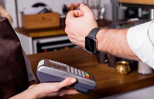 Smartwatch z NFC - jakim zegarkiem można płacić zbliżeniowo?
