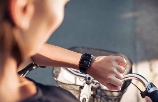 Zegarek sportowy na rower - jaki smartwatch wybrać do jazdy na rowerze?