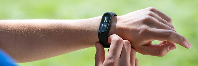 Pojedynek „mądrali” – smartwatch czy smartband?